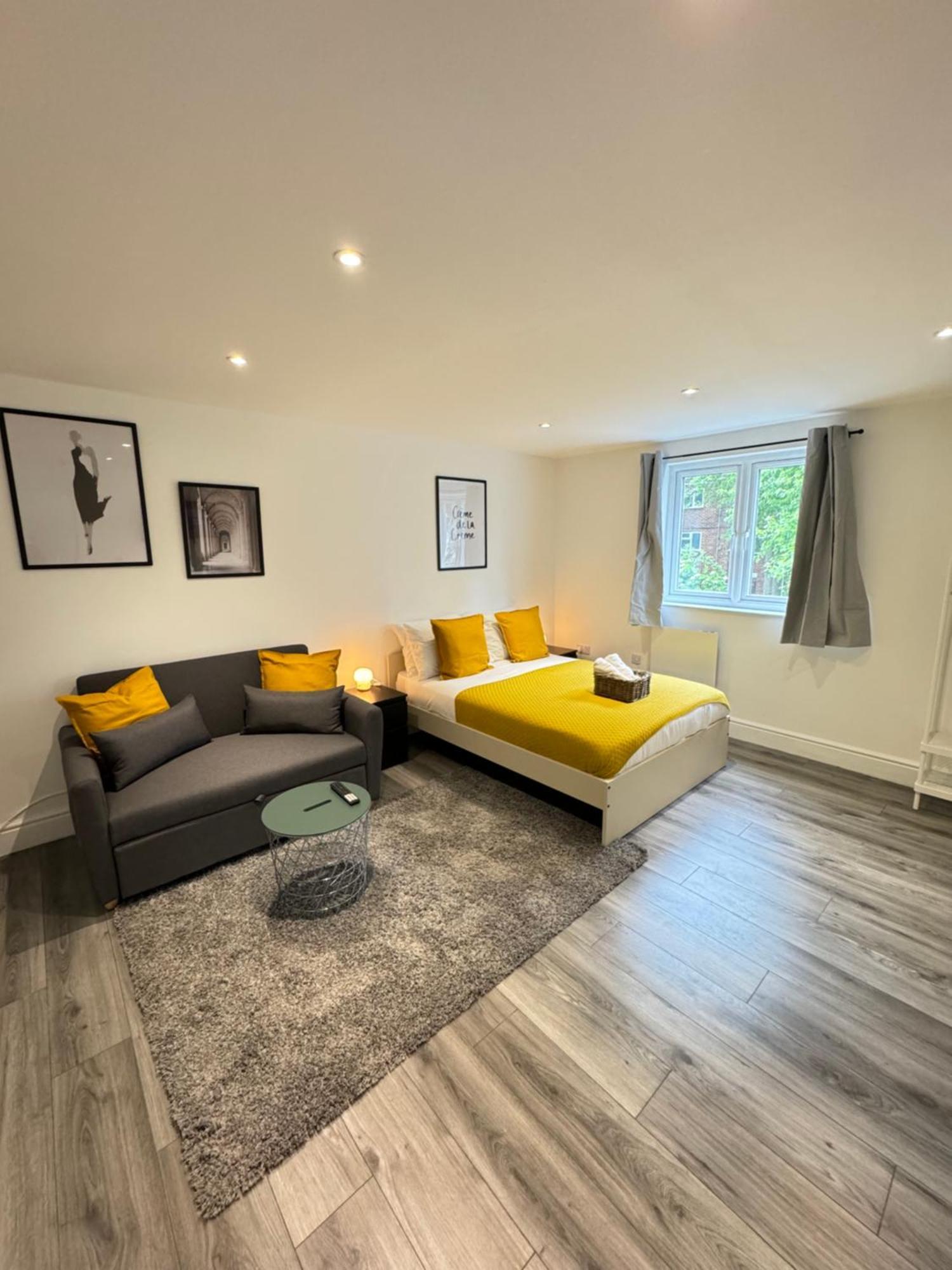 En-Suite Bedroom For Up To 4! Sofa Bed - Near Stratford Лондон Екстериор снимка