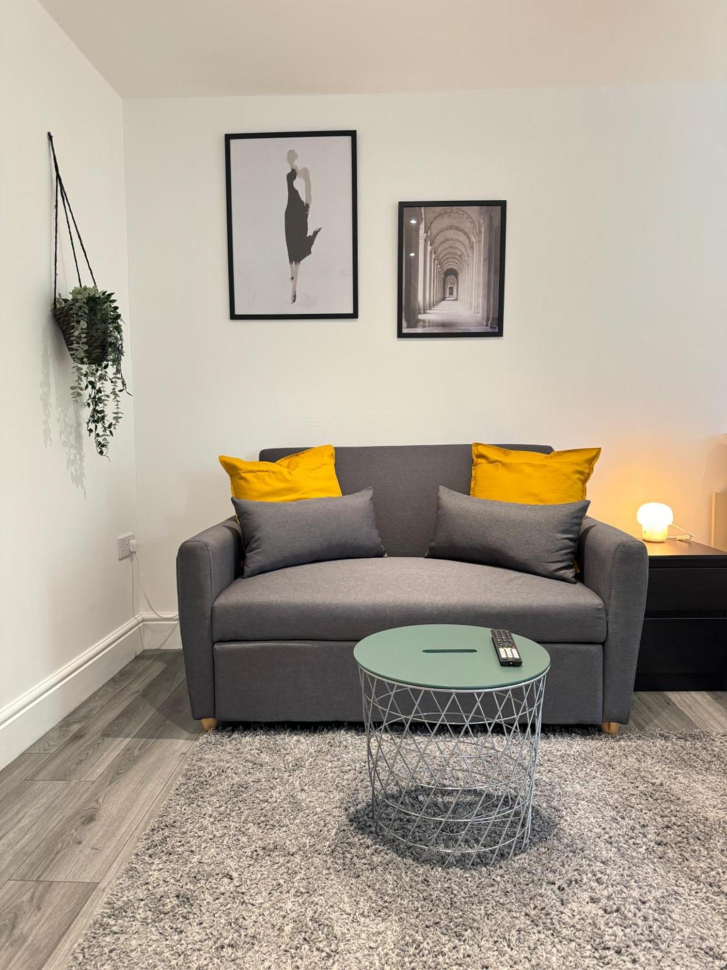 En-Suite Bedroom For Up To 4! Sofa Bed - Near Stratford Лондон Екстериор снимка