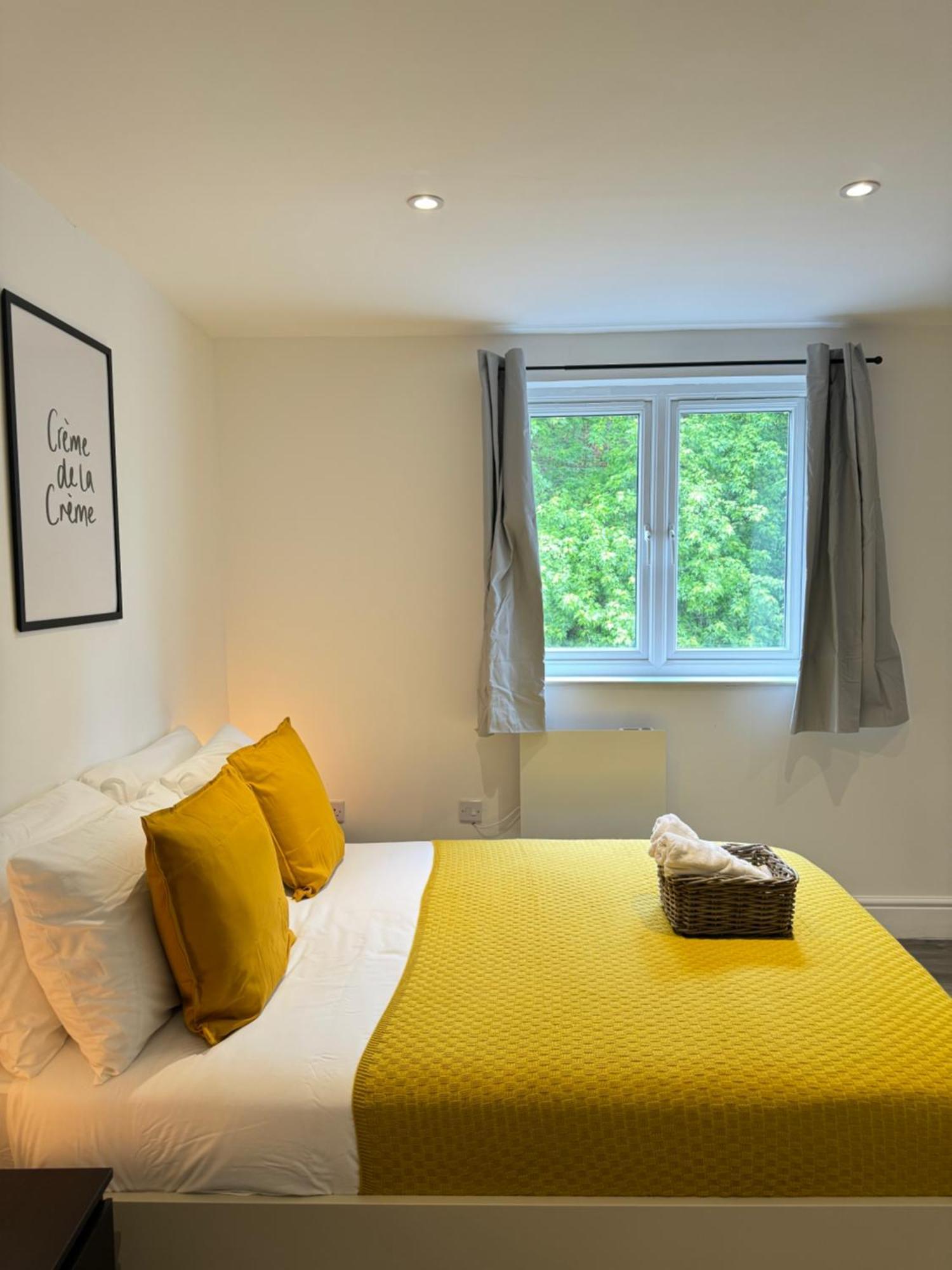 En-Suite Bedroom For Up To 4! Sofa Bed - Near Stratford Лондон Екстериор снимка