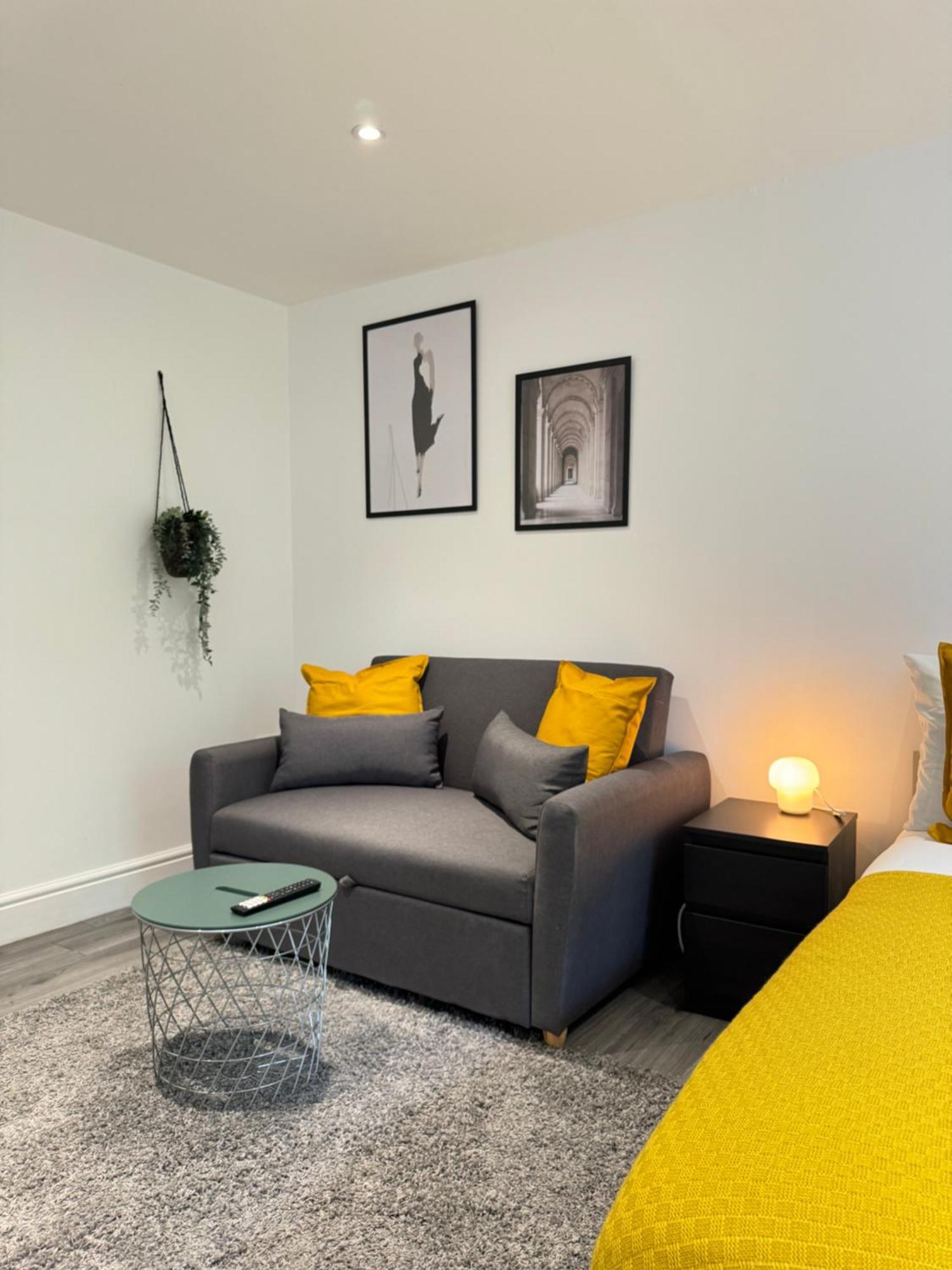 En-Suite Bedroom For Up To 4! Sofa Bed - Near Stratford Лондон Екстериор снимка