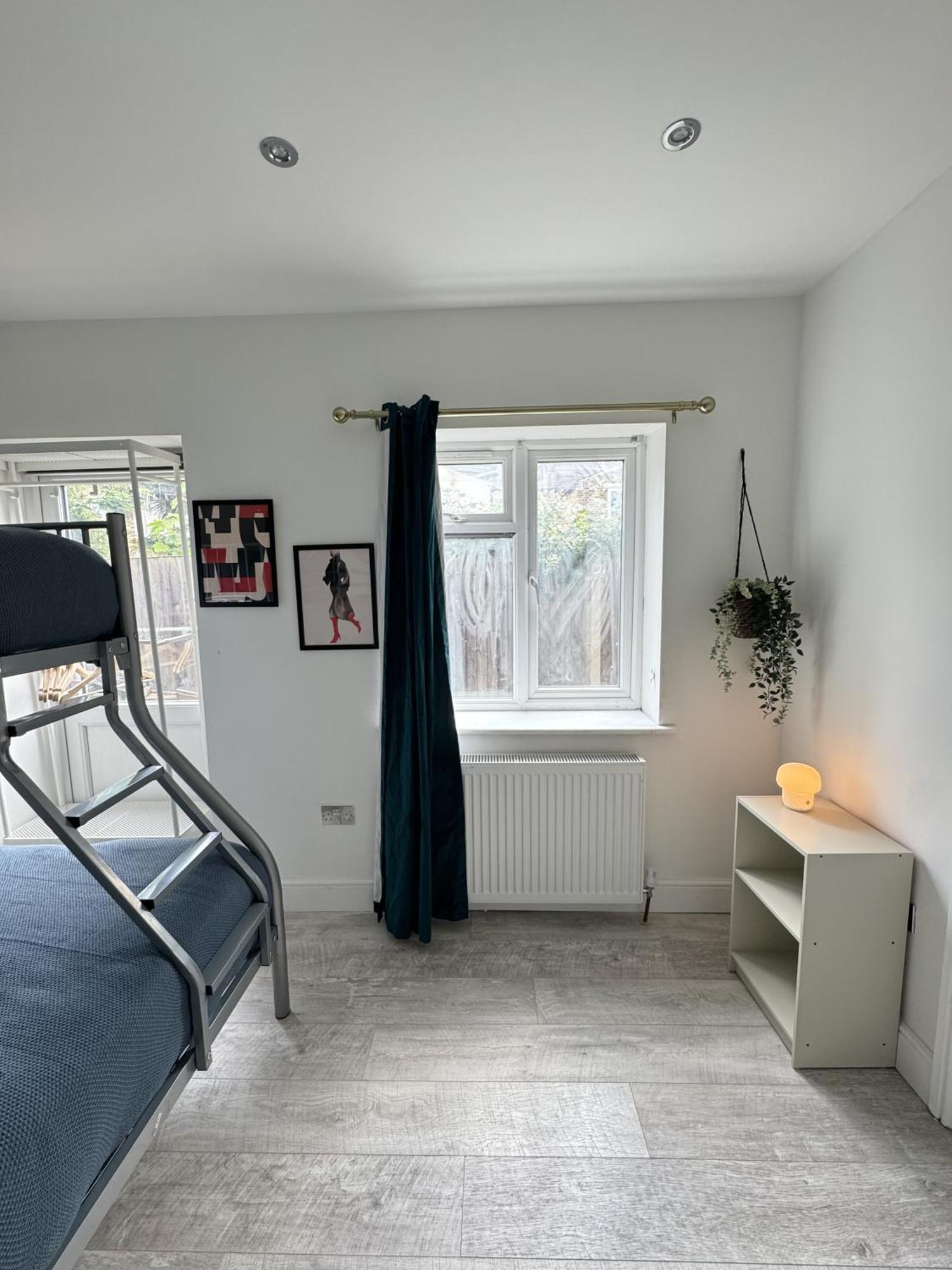 En-Suite Bedroom For Up To 4! Sofa Bed - Near Stratford Лондон Екстериор снимка