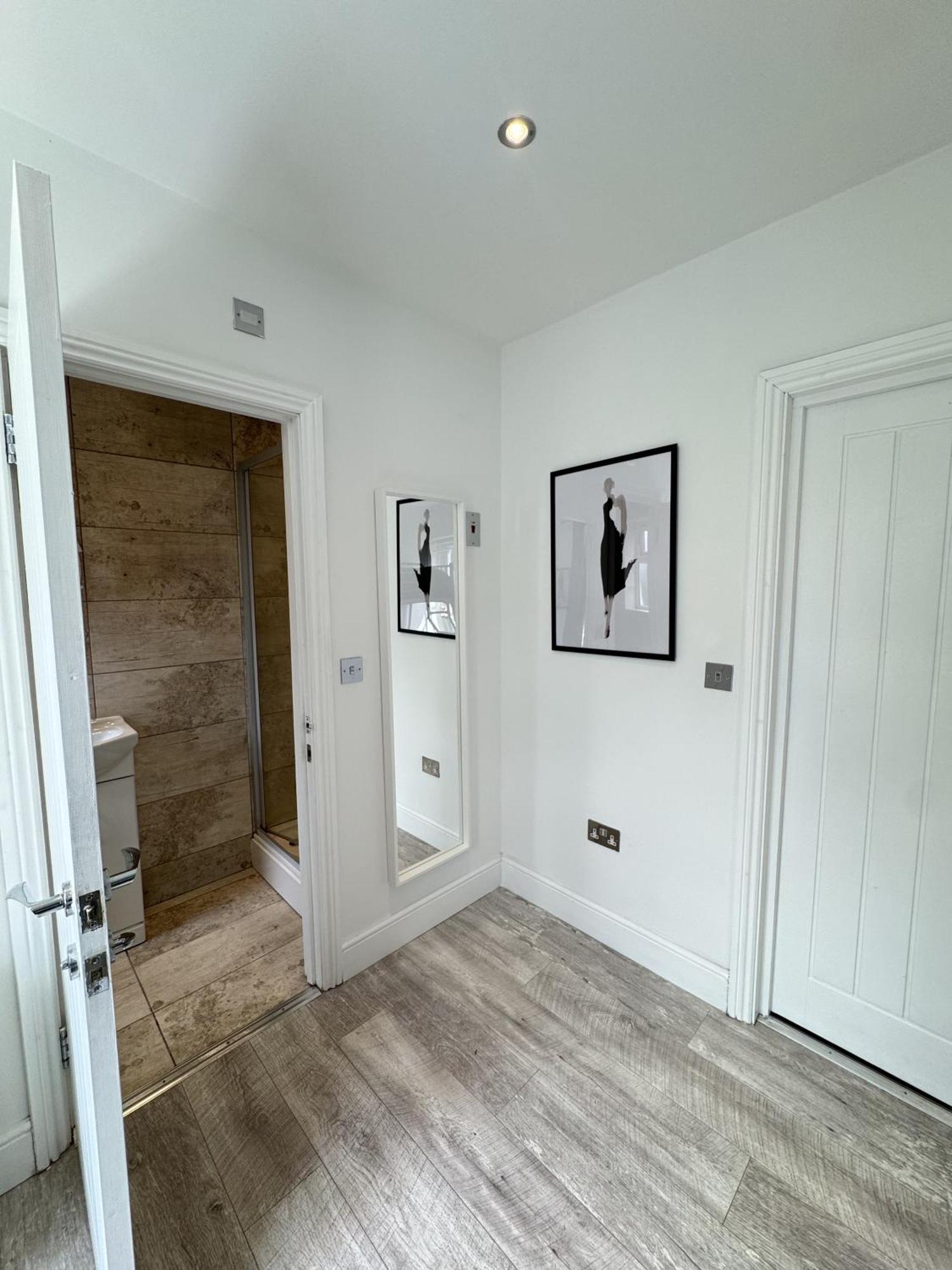 En-Suite Bedroom For Up To 4! Sofa Bed - Near Stratford Лондон Екстериор снимка