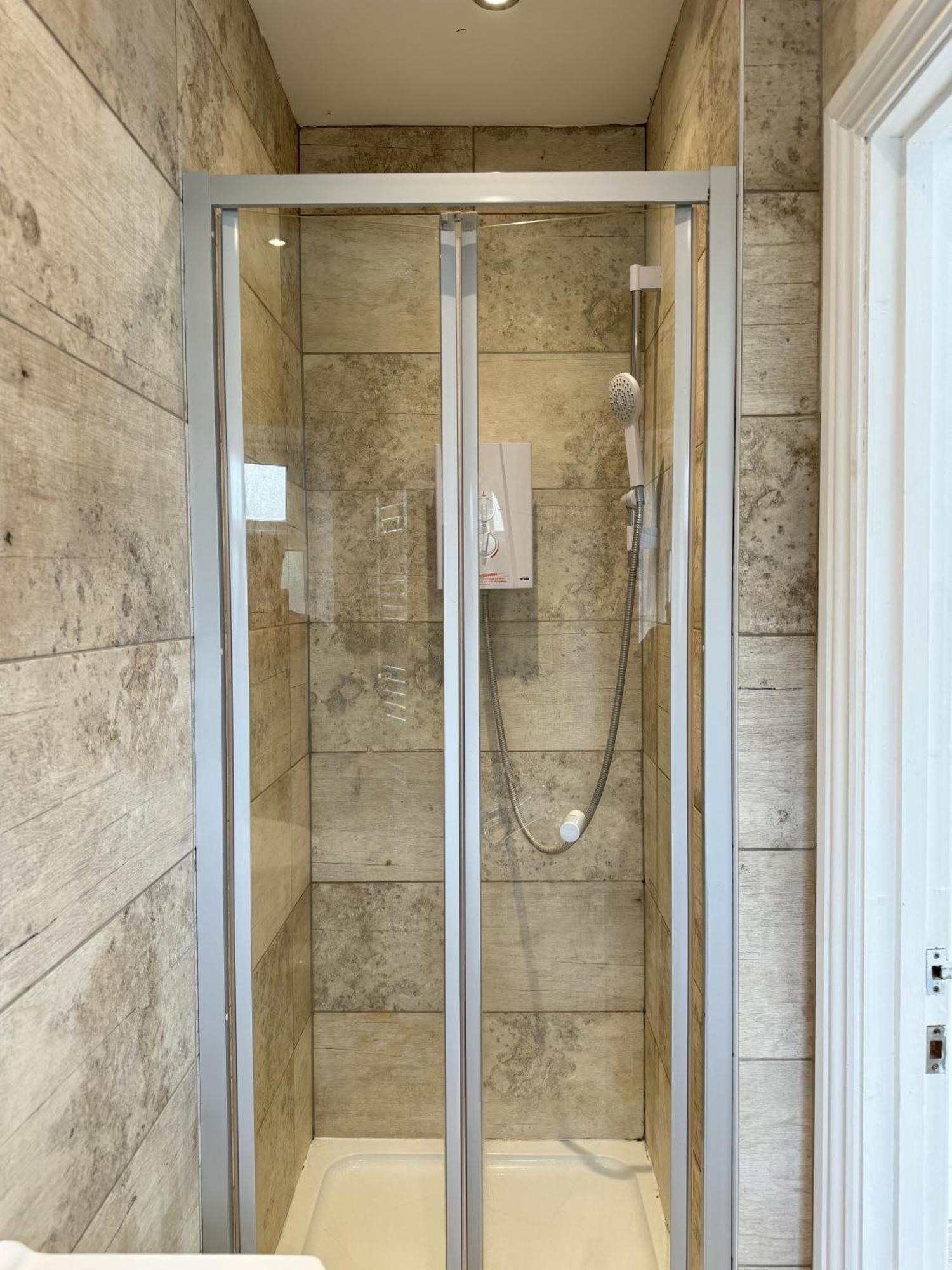 En-Suite Bedroom For Up To 4! Sofa Bed - Near Stratford Лондон Екстериор снимка