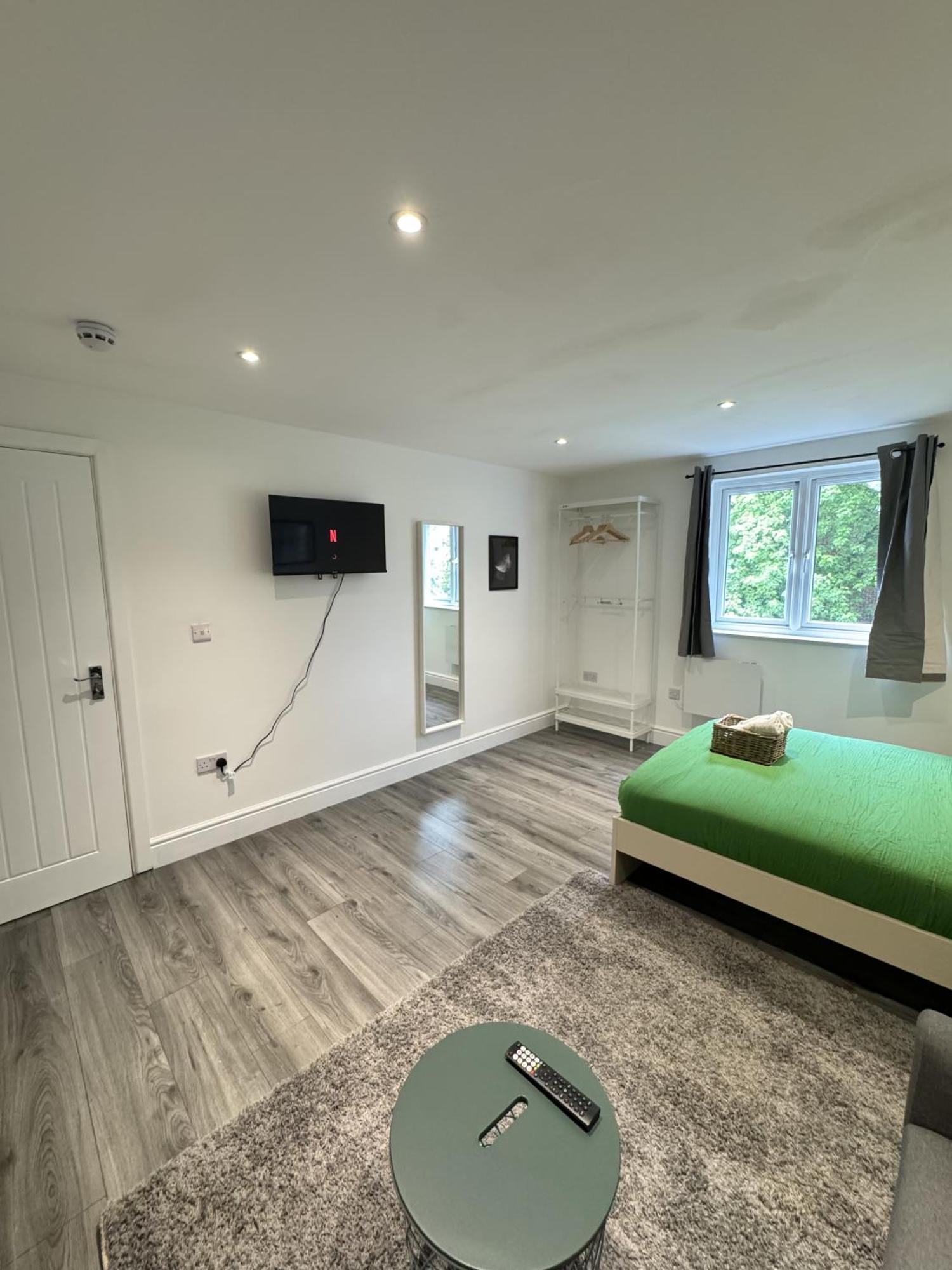 En-Suite Bedroom For Up To 4! Sofa Bed - Near Stratford Лондон Екстериор снимка