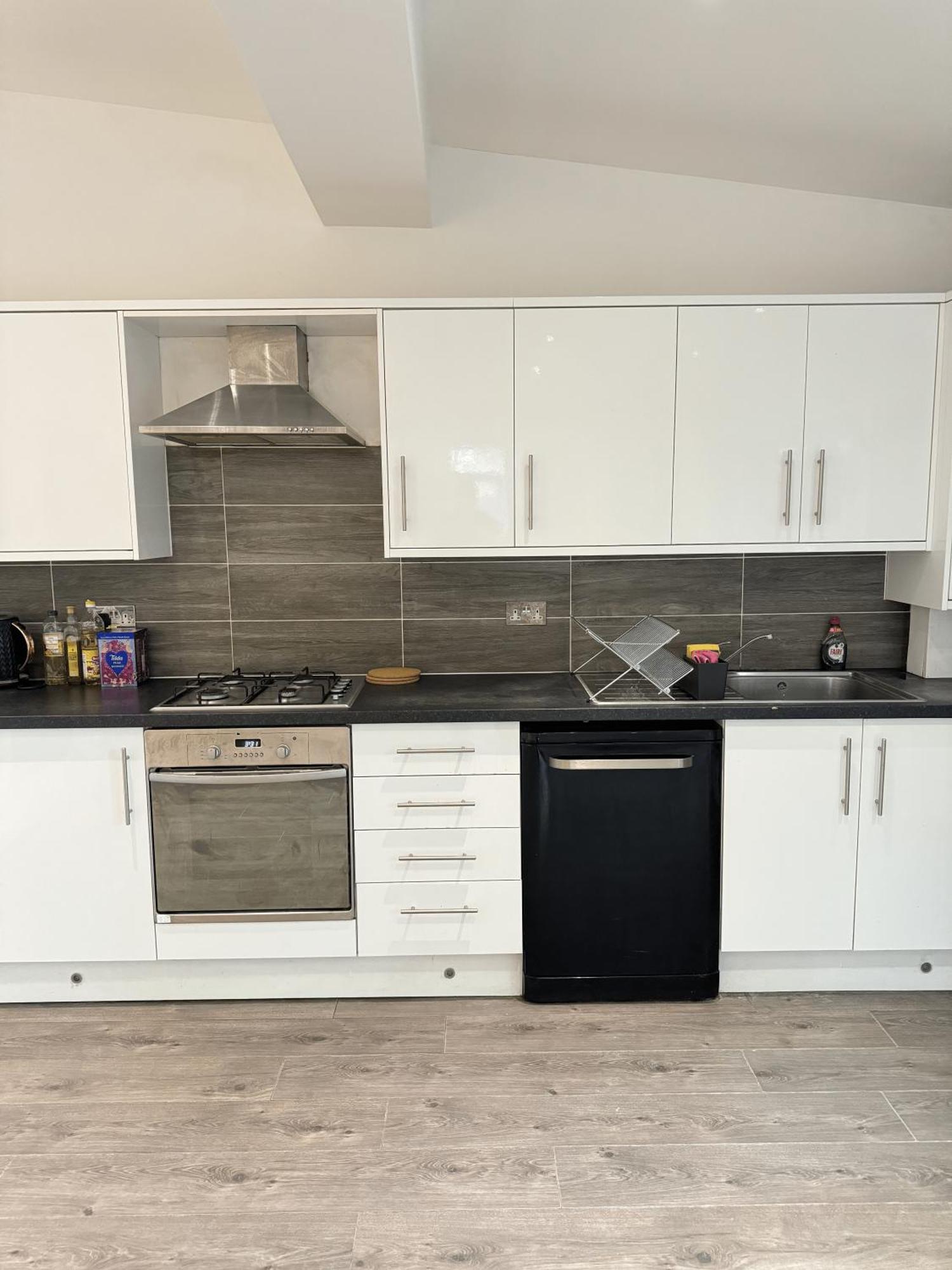 En-Suite Bedroom For Up To 4! Sofa Bed - Near Stratford Лондон Екстериор снимка