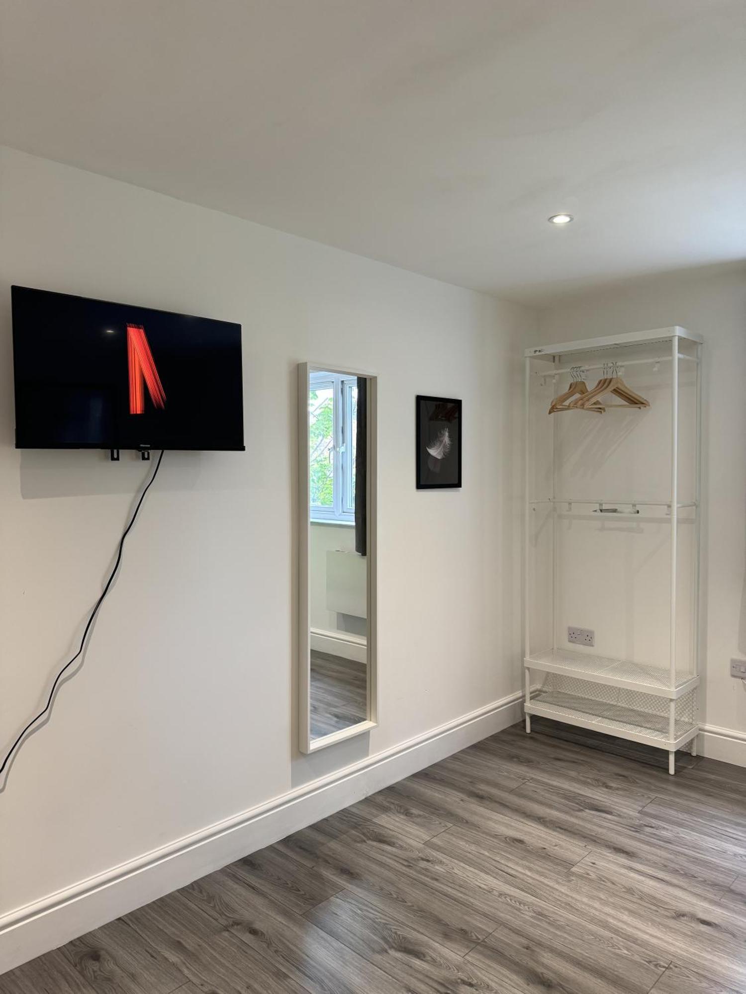 En-Suite Bedroom For Up To 4! Sofa Bed - Near Stratford Лондон Екстериор снимка