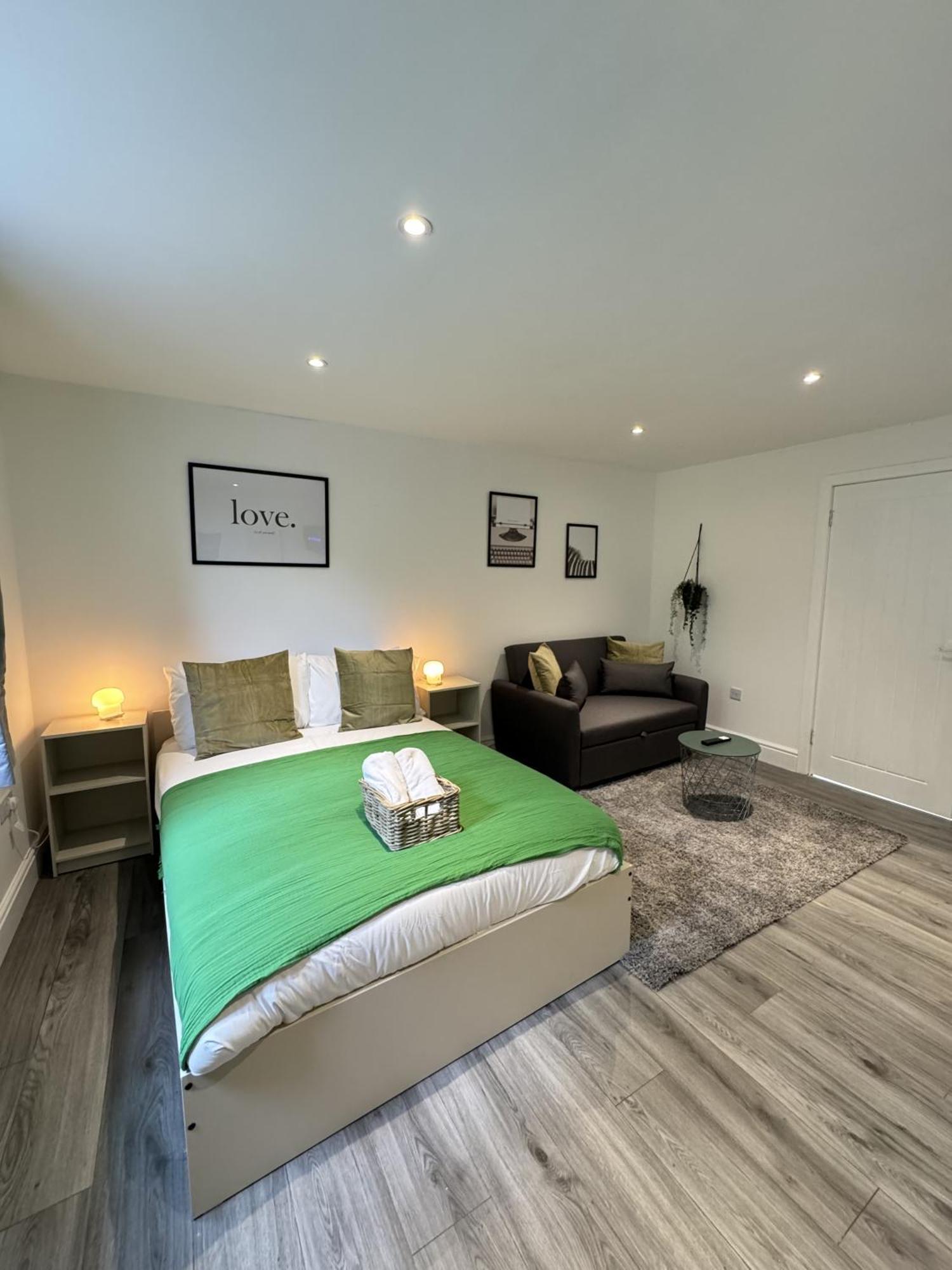 En-Suite Bedroom For Up To 4! Sofa Bed - Near Stratford Лондон Екстериор снимка