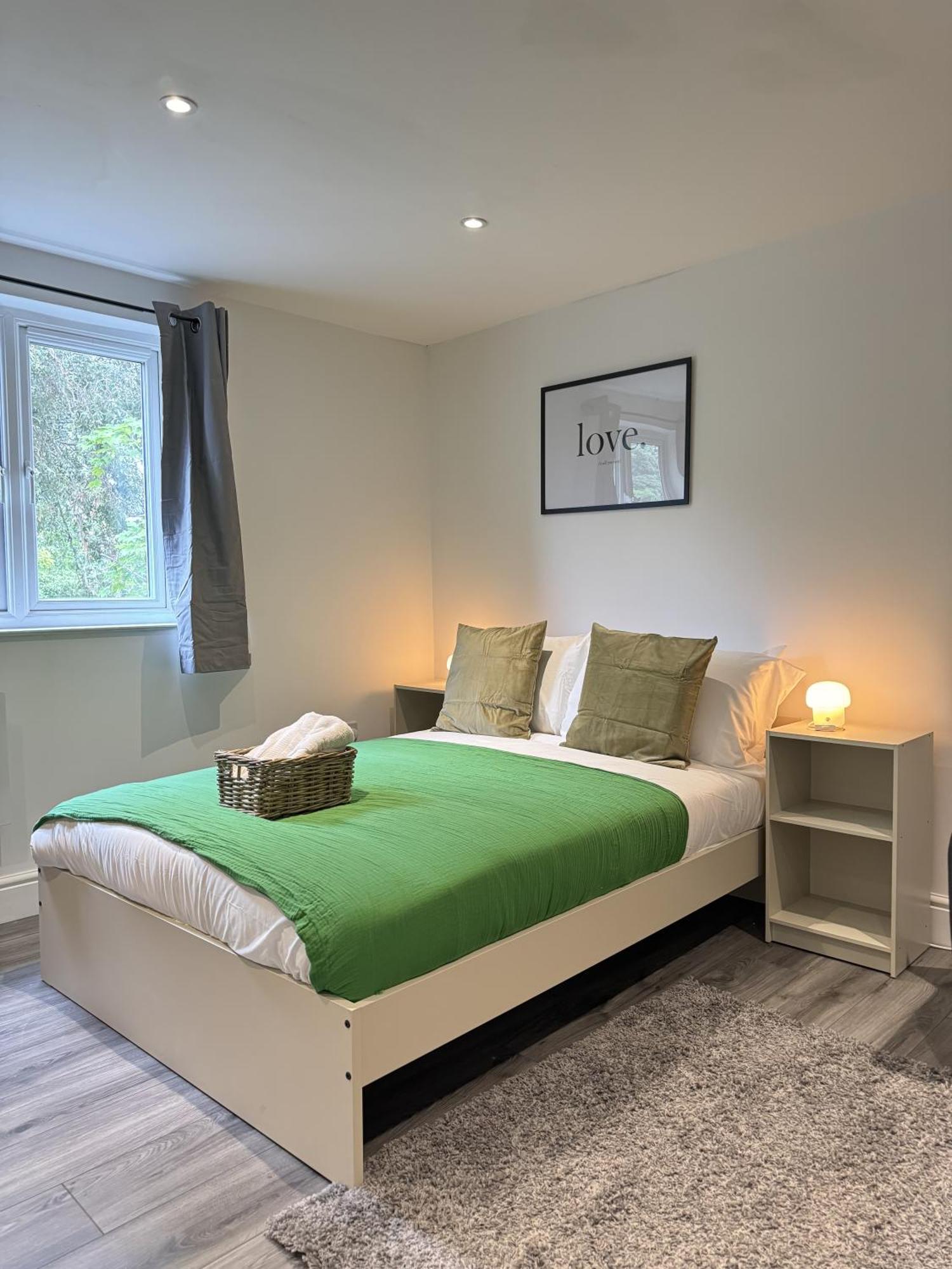 En-Suite Bedroom For Up To 4! Sofa Bed - Near Stratford Лондон Екстериор снимка