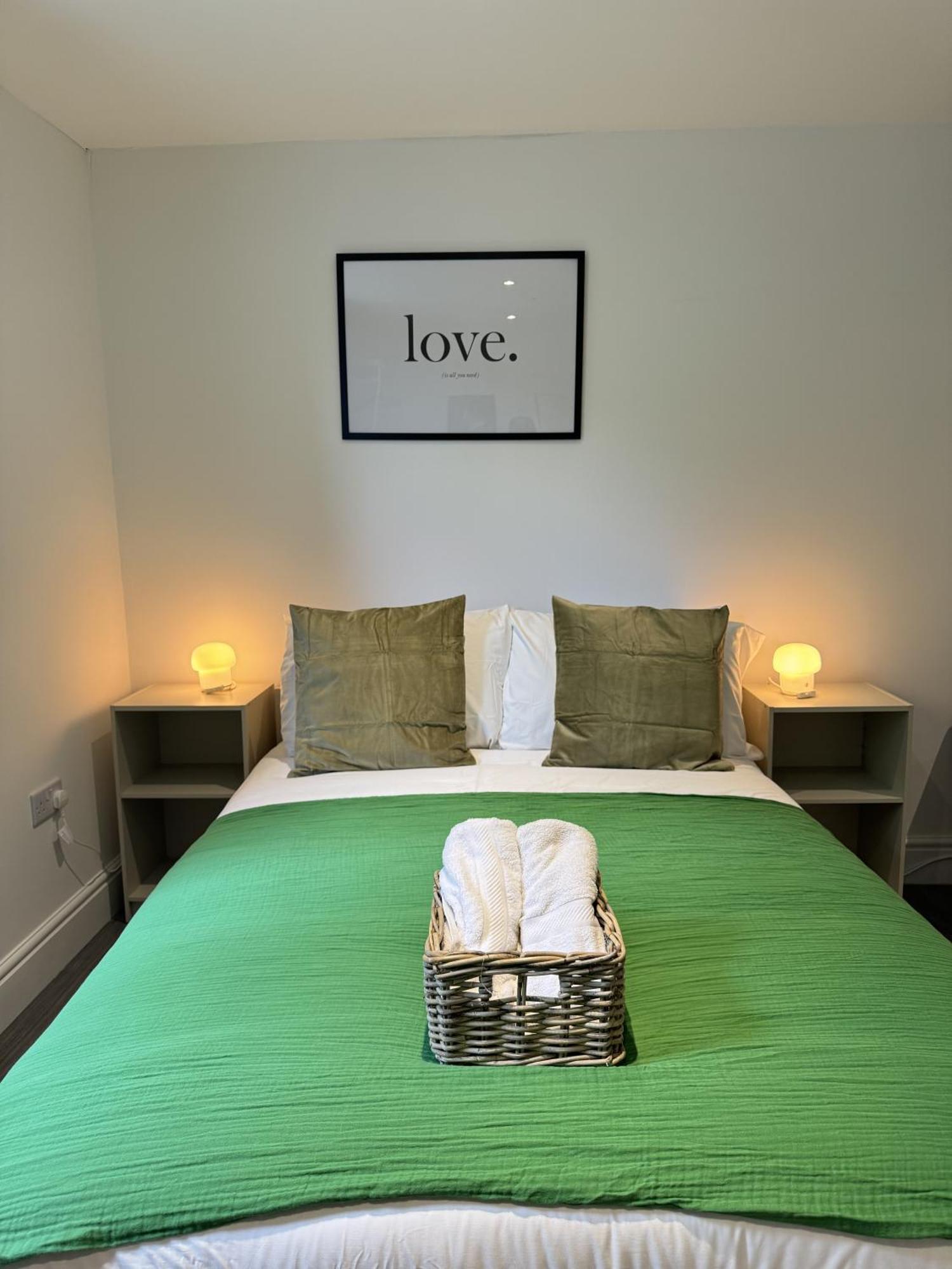 En-Suite Bedroom For Up To 4! Sofa Bed - Near Stratford Лондон Екстериор снимка