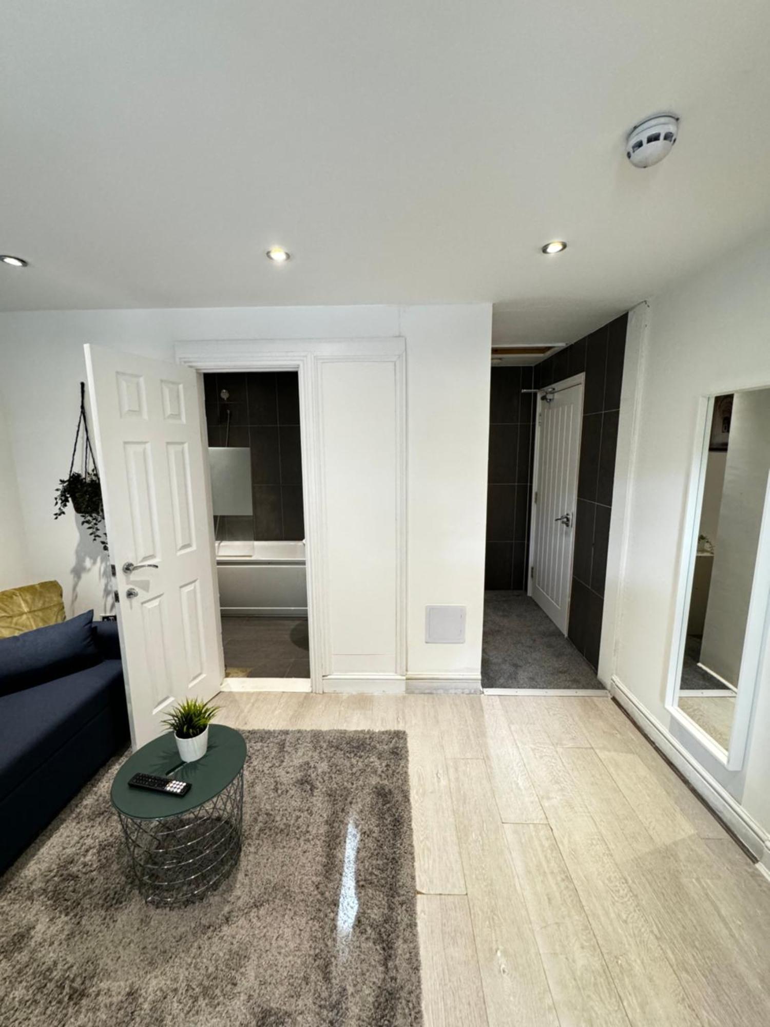 En-Suite Bedroom For Up To 4! Sofa Bed - Near Stratford Лондон Екстериор снимка