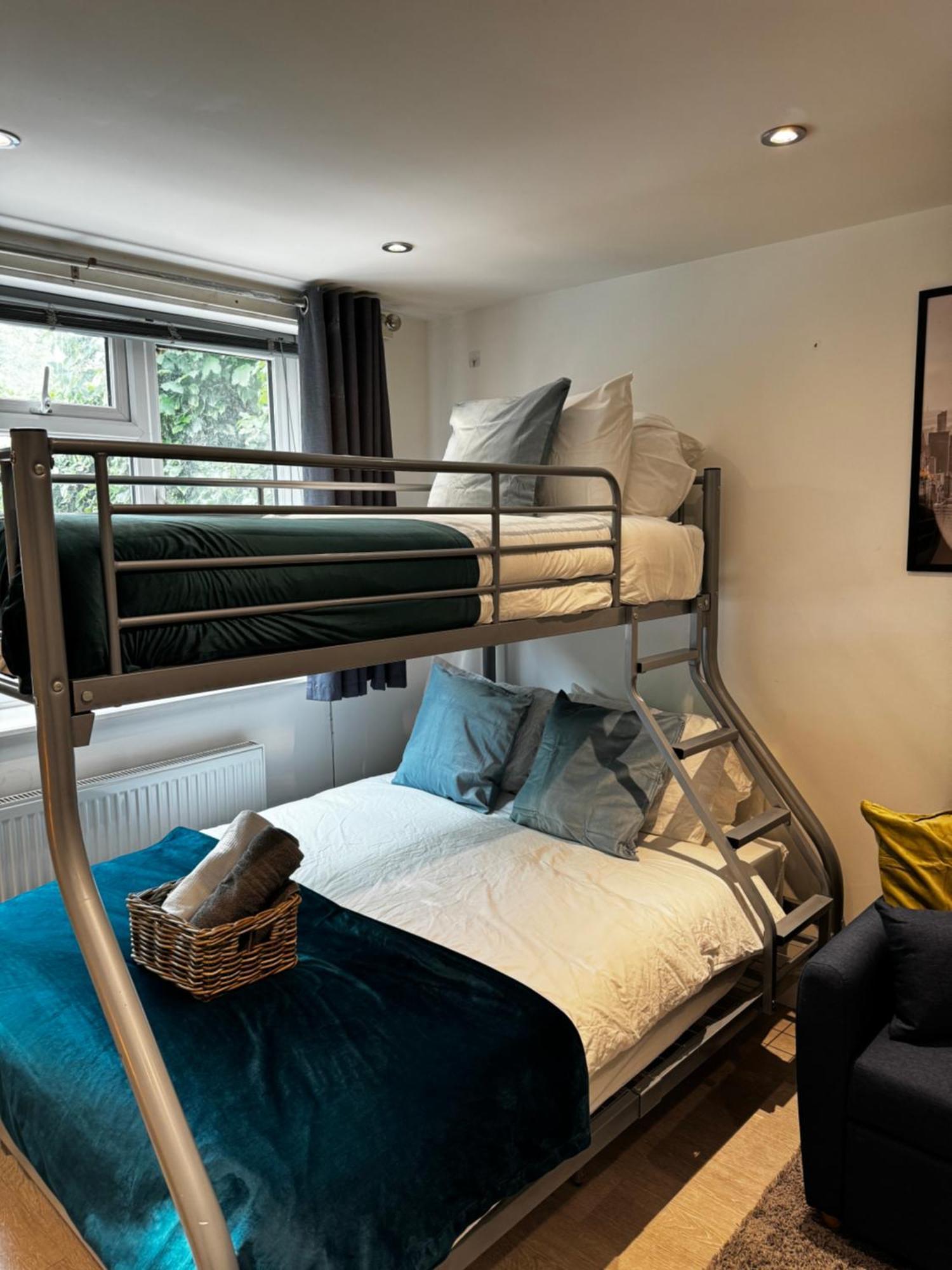 En-Suite Bedroom For Up To 4! Sofa Bed - Near Stratford Лондон Екстериор снимка
