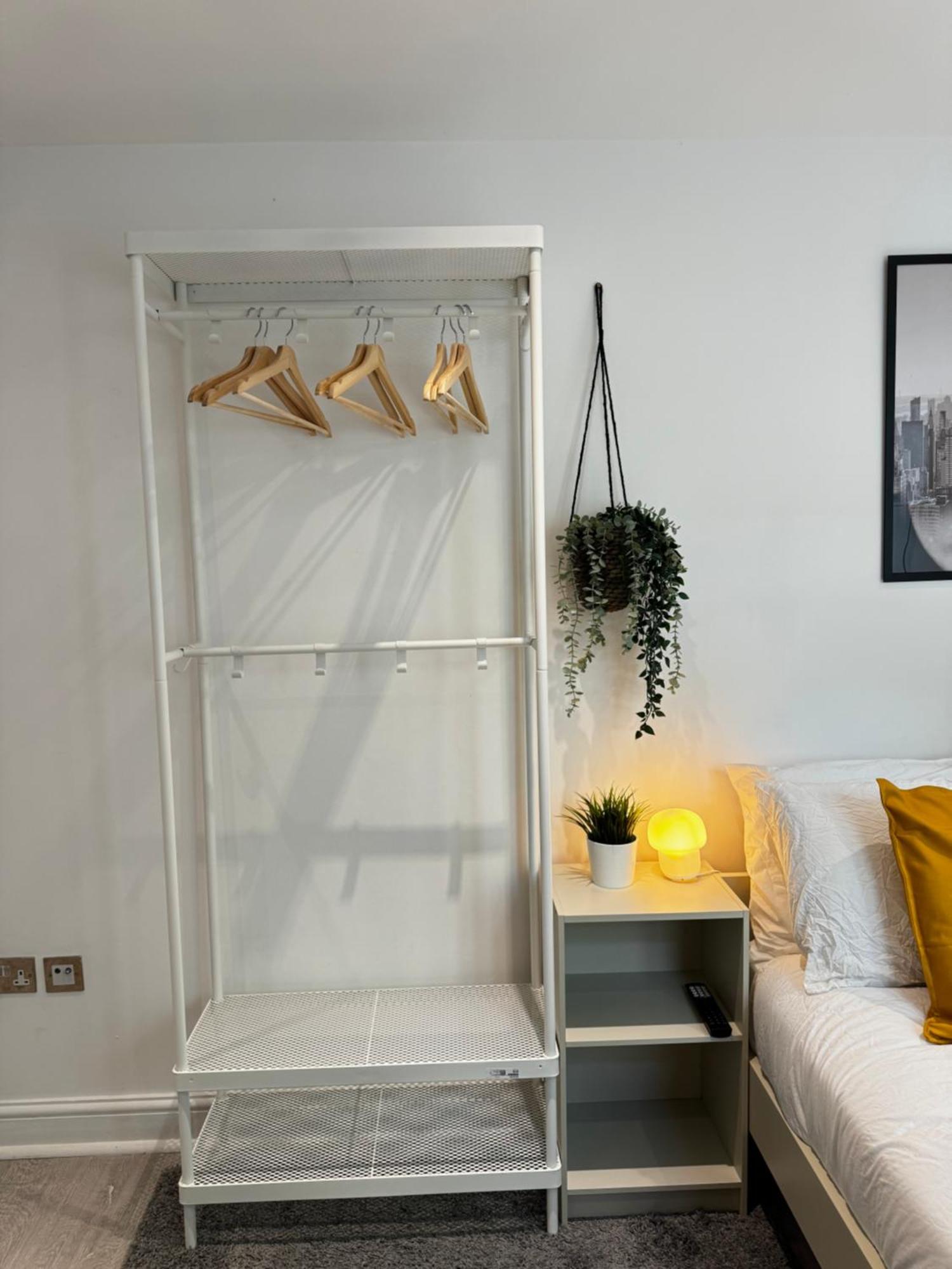En-Suite Bedroom For Up To 4! Sofa Bed - Near Stratford Лондон Екстериор снимка