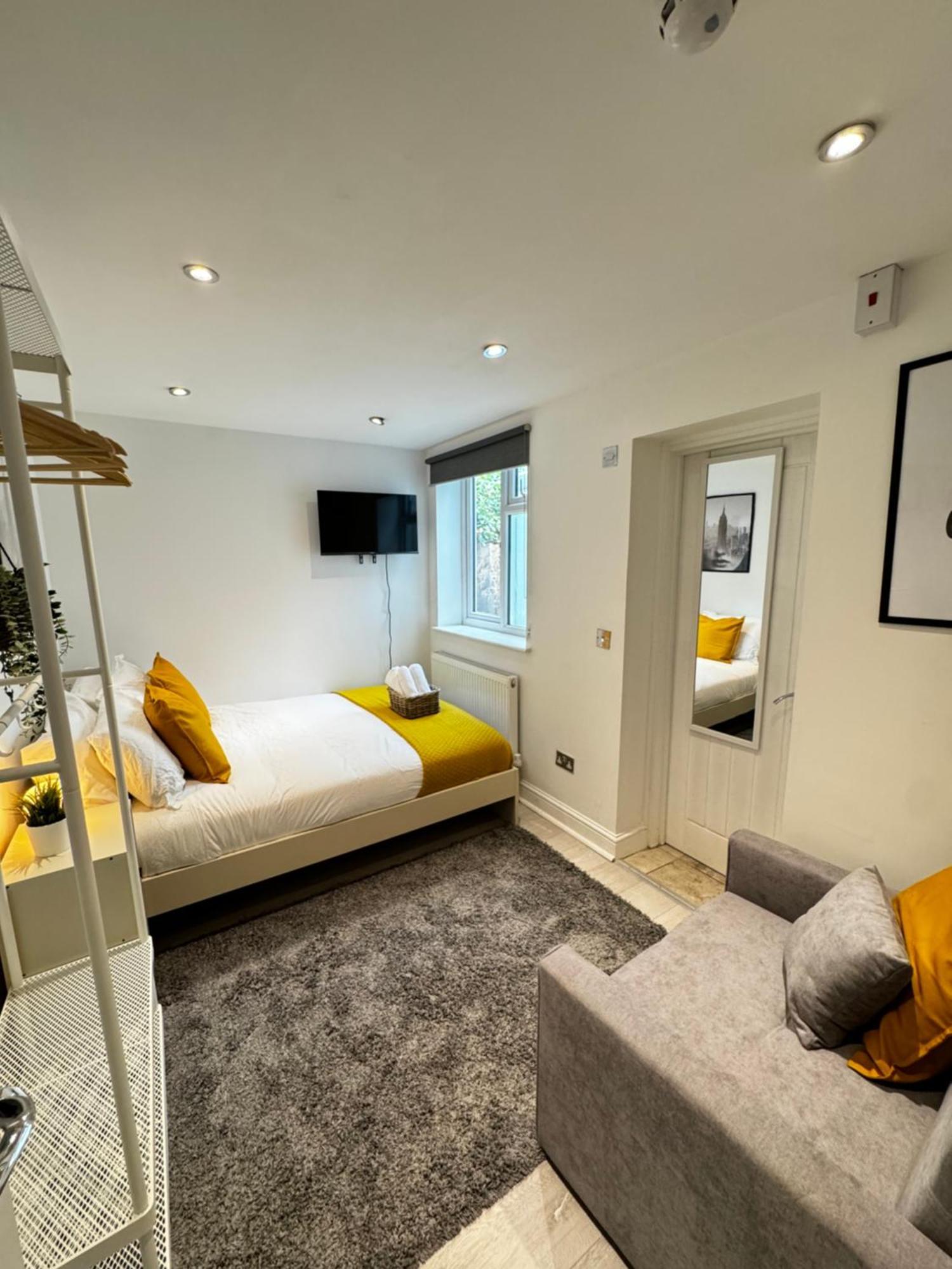 En-Suite Bedroom For Up To 4! Sofa Bed - Near Stratford Лондон Екстериор снимка