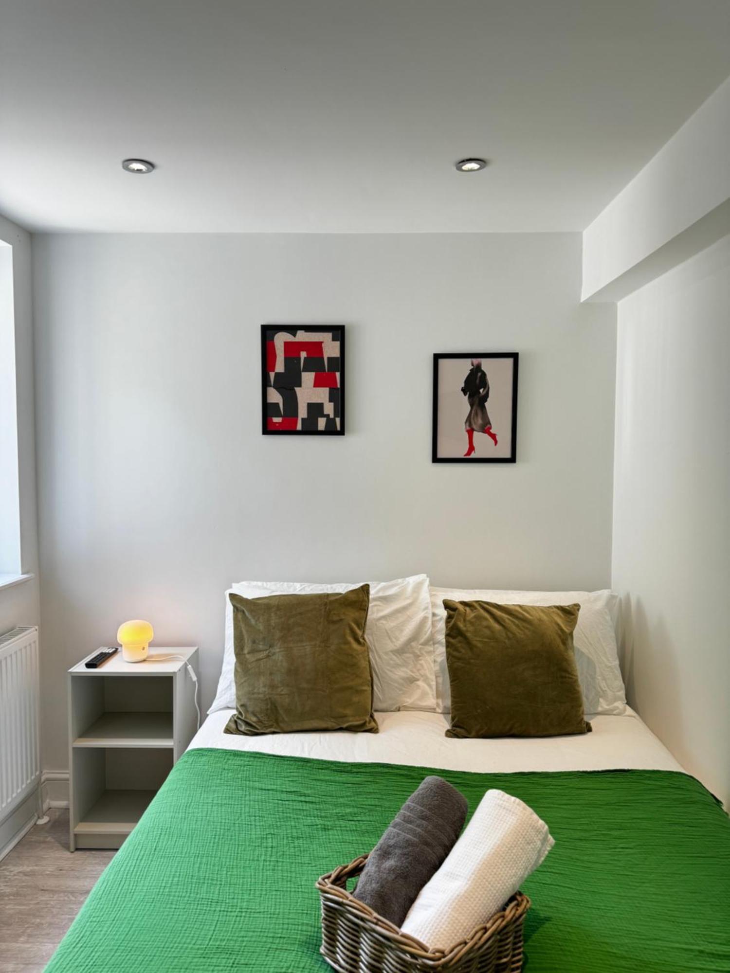 En-Suite Bedroom For Up To 4! Sofa Bed - Near Stratford Лондон Екстериор снимка