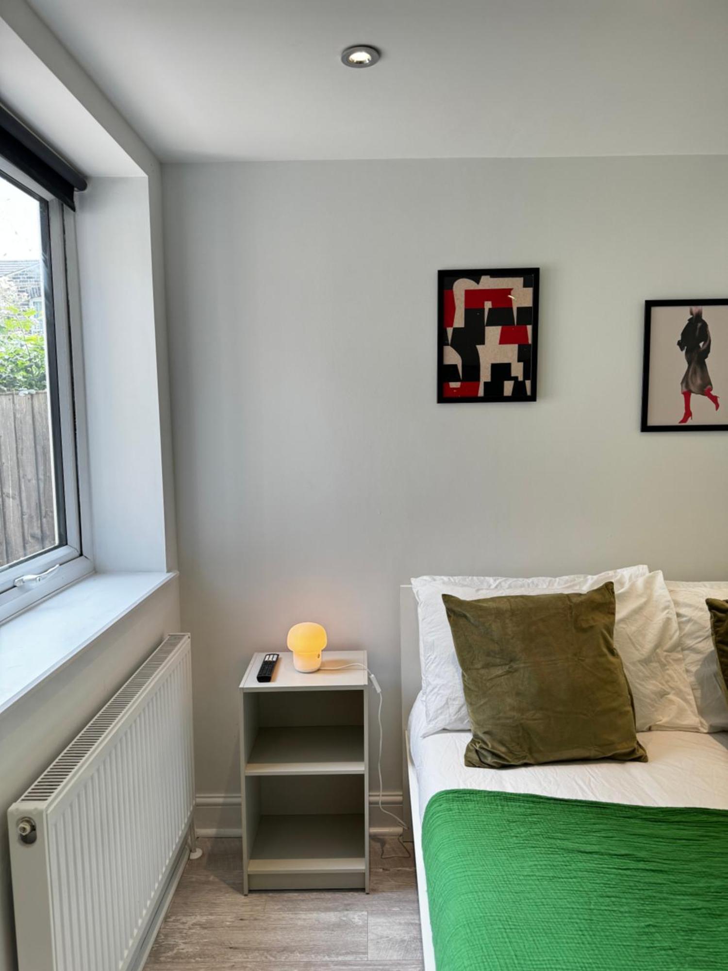 En-Suite Bedroom For Up To 4! Sofa Bed - Near Stratford Лондон Екстериор снимка