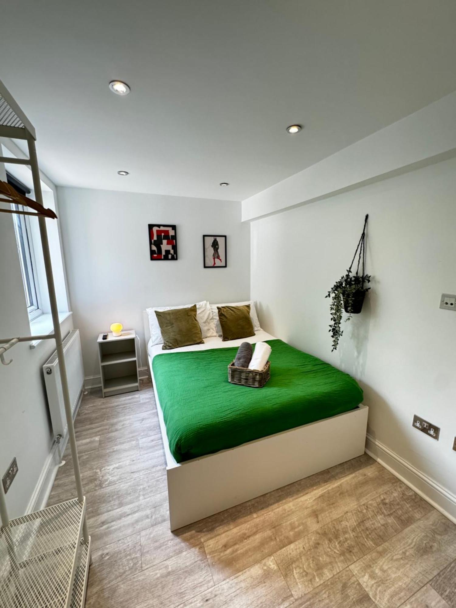 En-Suite Bedroom For Up To 4! Sofa Bed - Near Stratford Лондон Екстериор снимка