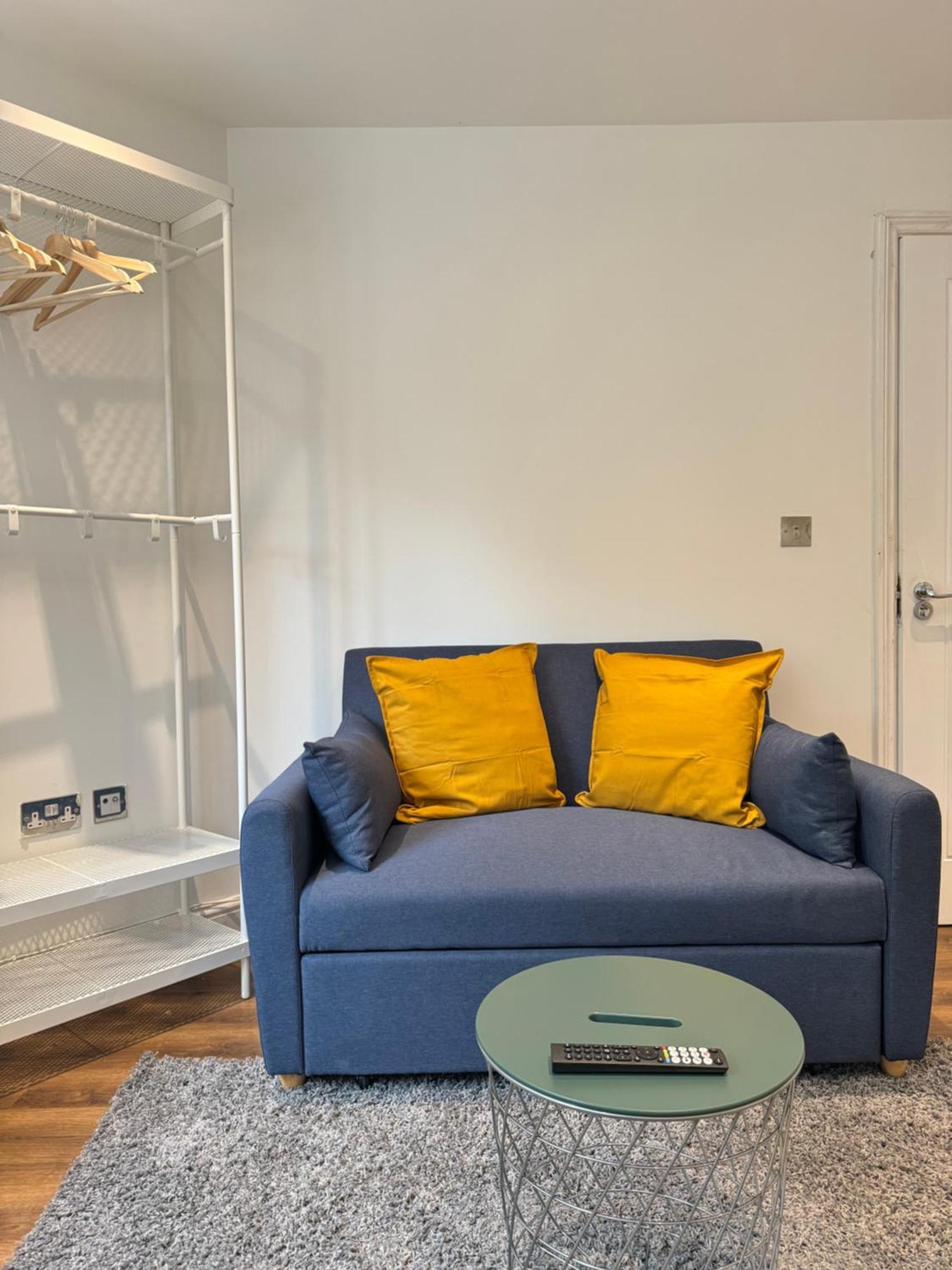 En-Suite Bedroom For Up To 4! Sofa Bed - Near Stratford Лондон Екстериор снимка