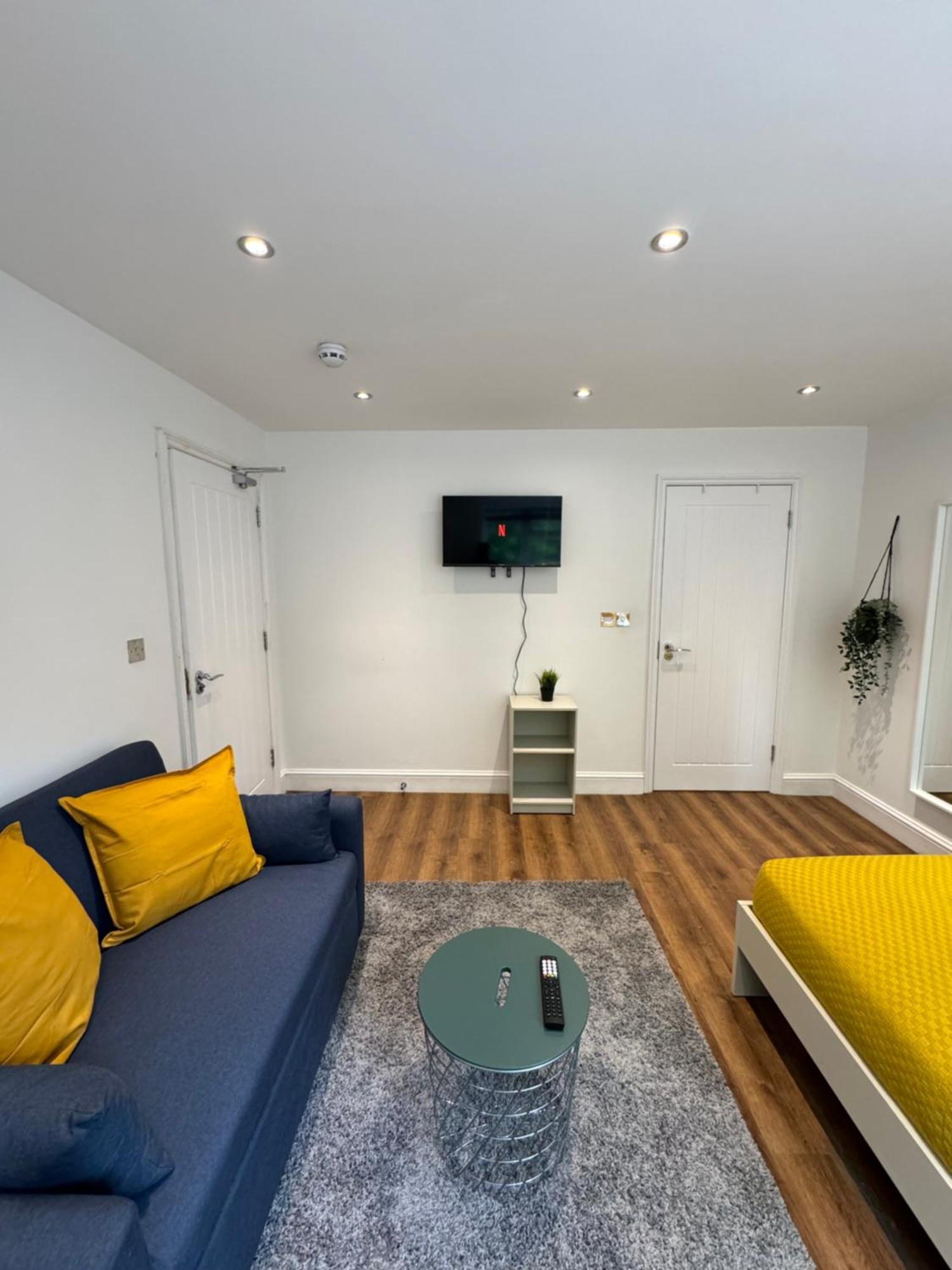 En-Suite Bedroom For Up To 4! Sofa Bed - Near Stratford Лондон Екстериор снимка
