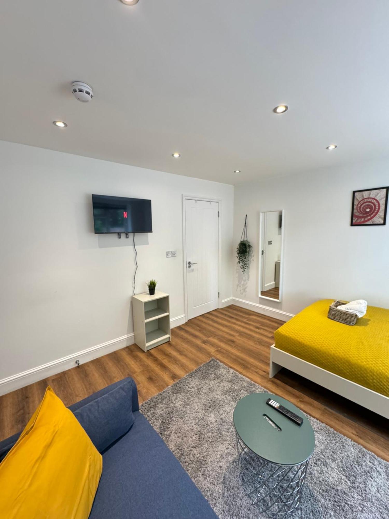 En-Suite Bedroom For Up To 4! Sofa Bed - Near Stratford Лондон Екстериор снимка